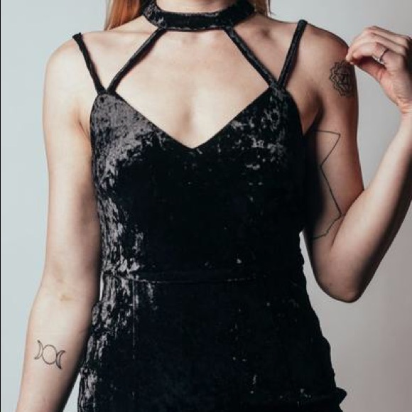 Dresses & Skirts - Lush black satin dress